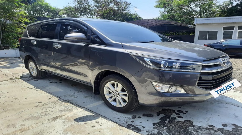 TOYOTA INNOVA 2.4 V AT 2019